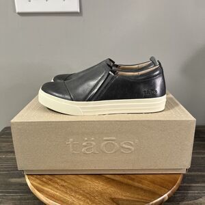 TAOS Women’s Size 6.5 Twin Gore Lux Steel Grey Leather Slip On Shoes Sneakers